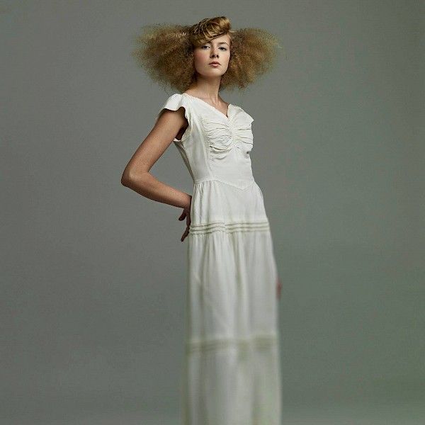 Point 2006 / Ideointi: Antti Haakana Point / Malli: Brand / Styling: Jasmin Mishima / Hiukset & meikki: Point / Mekko: Play It Again Sam / Kuva: Numi Nummelin